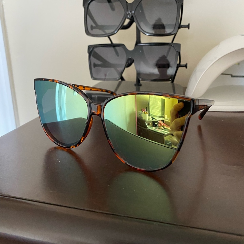 Green Reflective Cat Eye Sunglasses